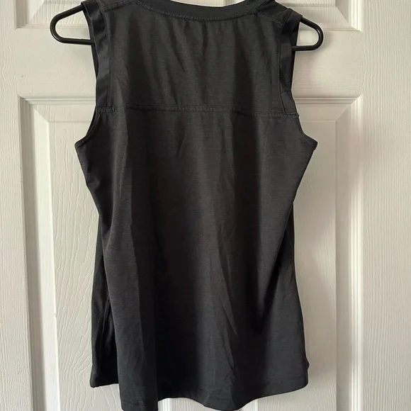 Workout Gray and Black Sleeveless Tank Tops - Picture 5 of 14